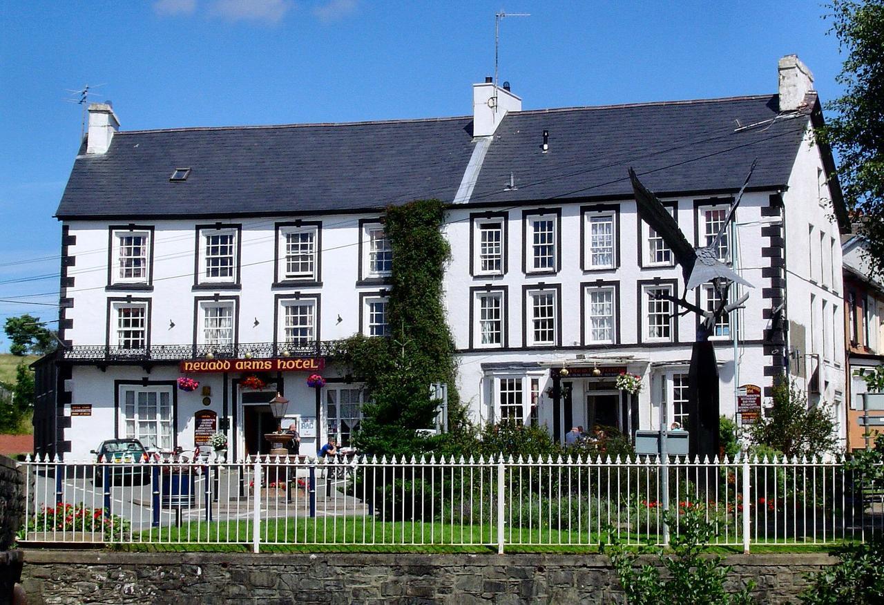 Neuadd Arms Hotel Llanwrtyd Wells Exterior foto