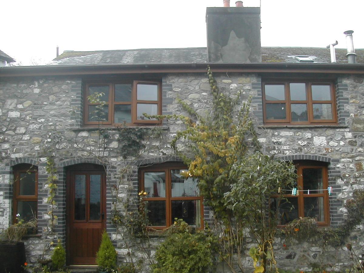 Neuadd Arms Hotel Llanwrtyd Wells Exterior foto